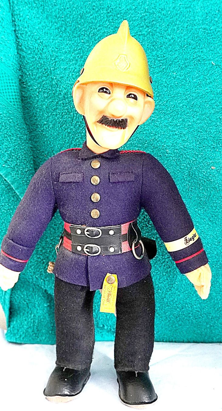 Steiff Giocattoli: Feuerwehr Mann Steiff alt – Usato da Baar venduto da 2cvbaar
