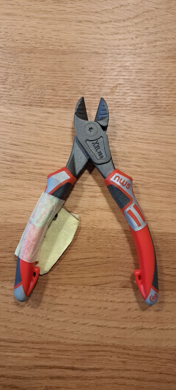 Tutti gli attrezzi: Seitenschneider Made in Germany – Nuovo e nell'imballaggio originale da Winterberg ZH venduto da mel_xn25