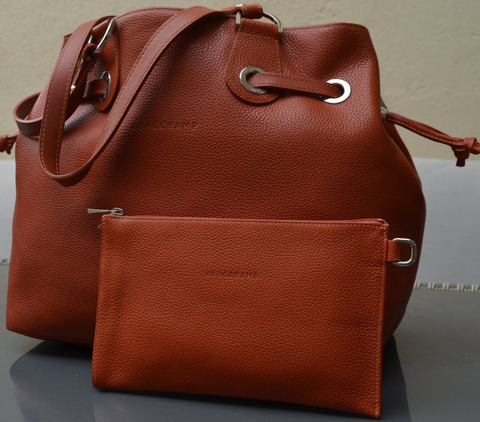Longchamp Sacs femmes: Longchamp Tasche / sac + pochette – D'occasion à Collonges par Auganien 4