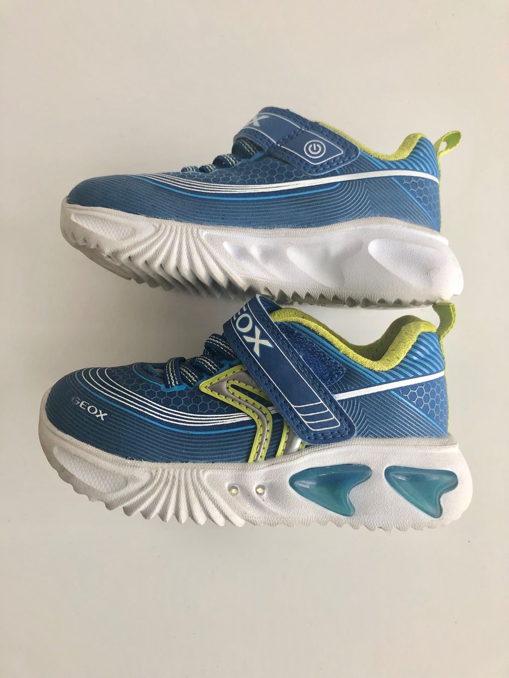 Geox Scarpe per ragazzi: Geox Velcro Sneaker mit Licht Gr. 24 – Usato da Egg b. Zürich venduto da egg2665 2