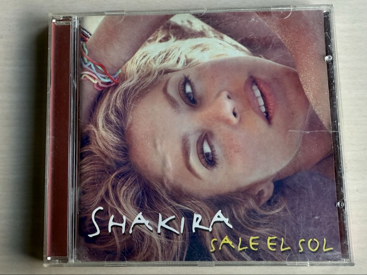 CD: Shakira - Sale El Sol CD – Usato da Oberried Brienz venduto da Chyara
