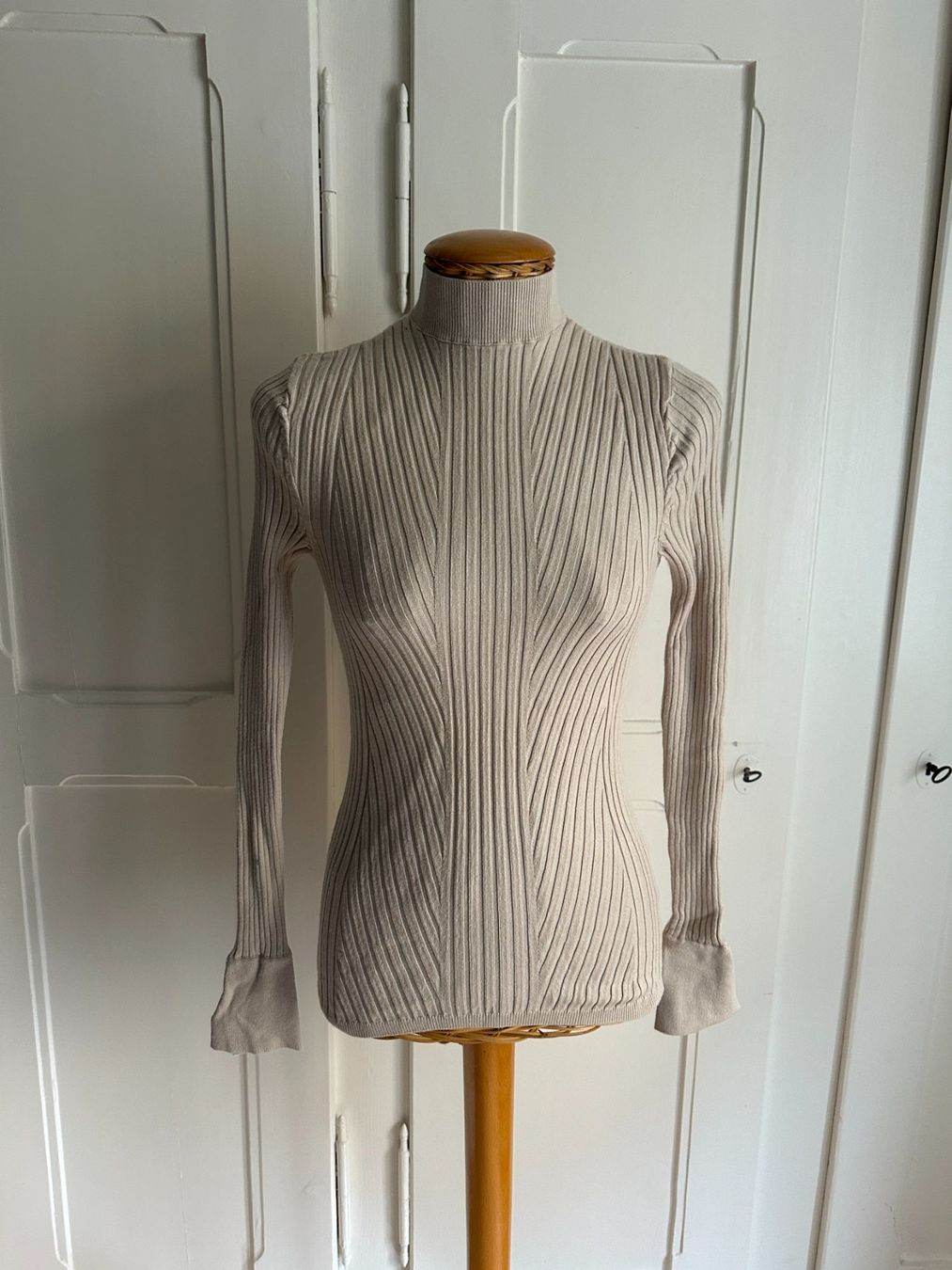 Maglioni & Felpe: AMISU - Feinstrick Pullover beige S – Usato da Zürich venduto da Diazaio