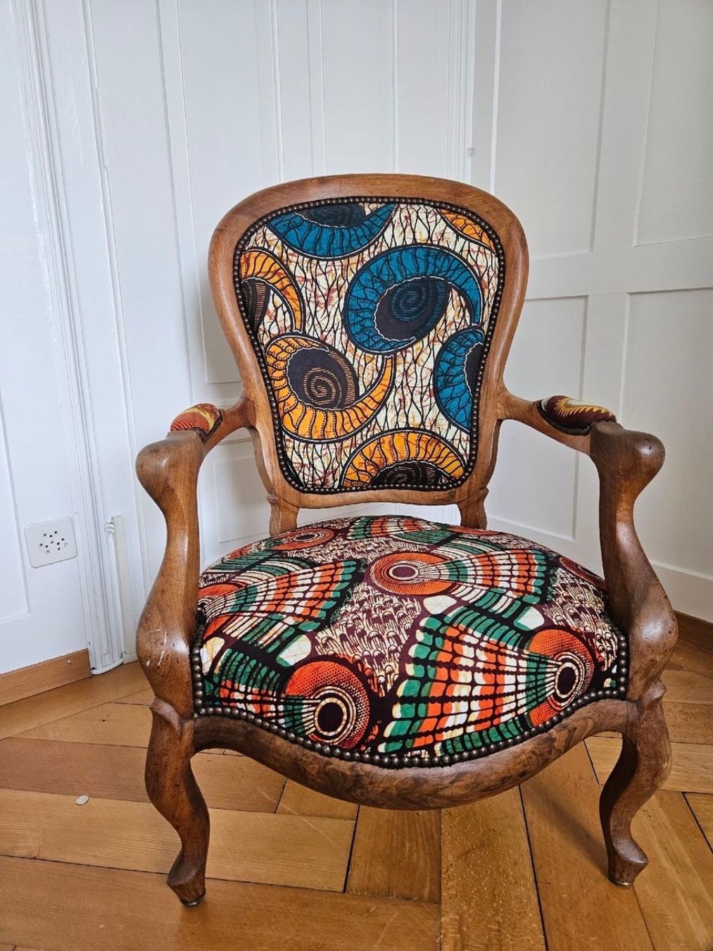 Poltrone: Vintage-Polstersessel mit einzigartigem Stoffbezug – Usato da Zürich venduto da ThomiRicardo