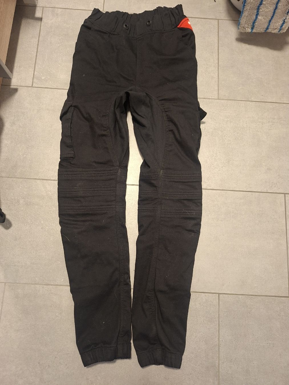 Pantaloni: Held Jump Urban Damen Hose schwarz – Usato da Treiten venduto da Tanael
