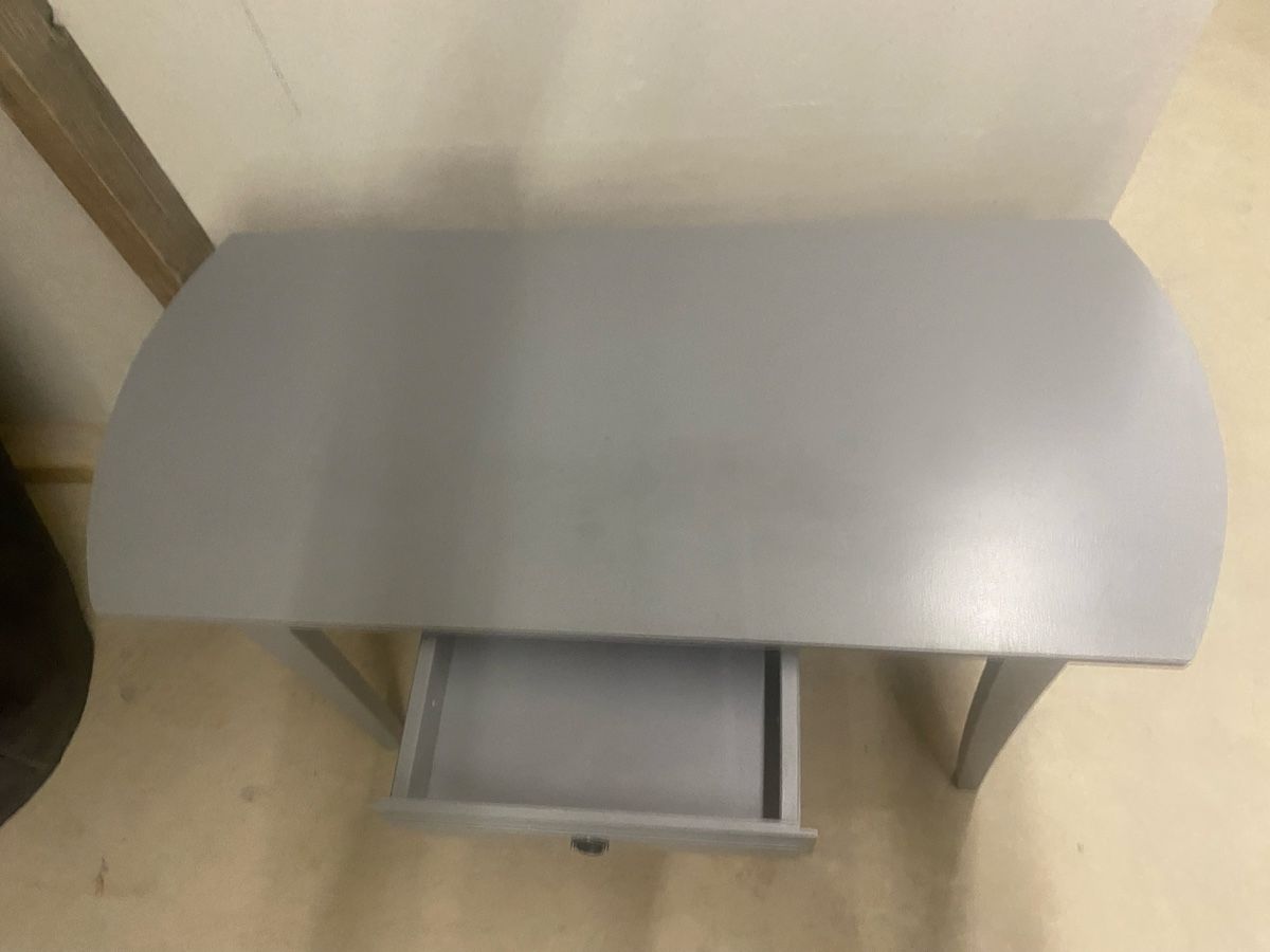 Tavoli: kl.Tisch mit Stuhl 106x46x75cm – Usato da Seewen SZ venduto da shaky01 2