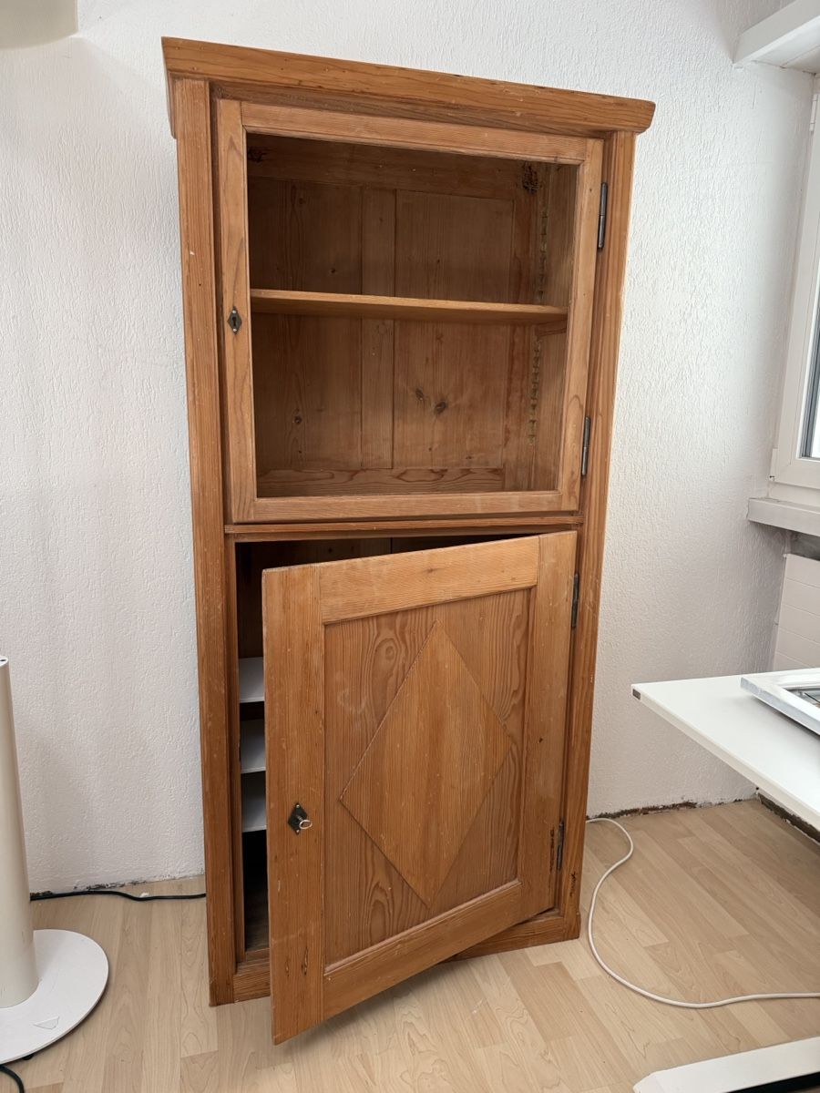 Schränke: Holzschrank – Gebraucht aus Rudolfstetten von sophaziz