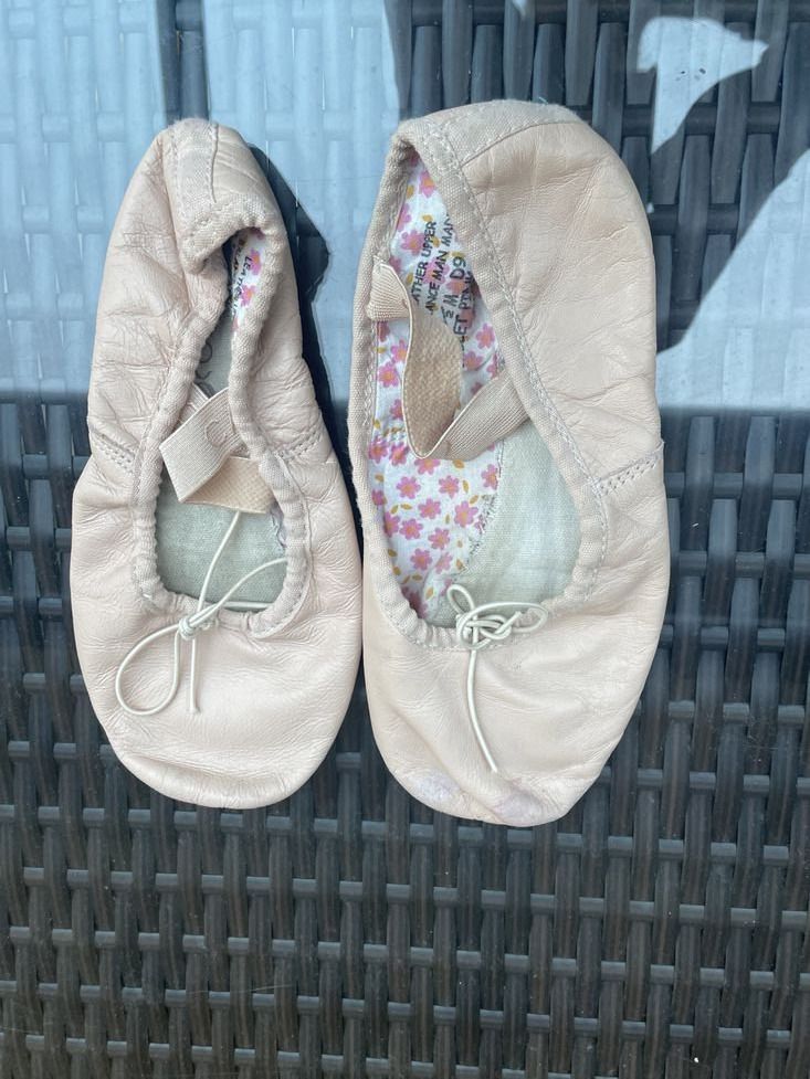 Schuhe für Mädchen: Mädchen Ballett Schuhe Schläppchen 31 Leder Capeziox – Gebraucht aus Bergdietikon von antovale 1