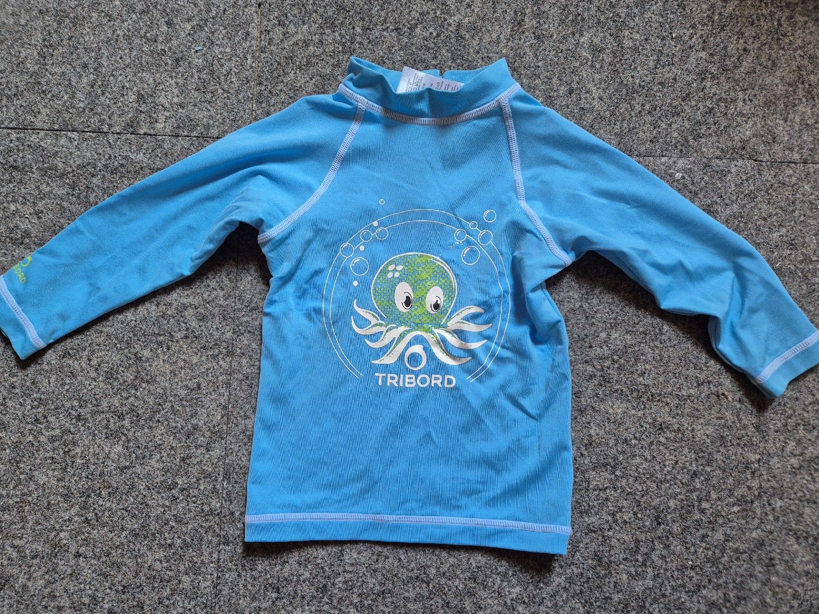 Hemden, Tops & T-Shirts: T-shirt anti-UV Tribord bébé 18 mois - protection solaire! – Gebraucht aus Yverdon-les-Bains von somiou