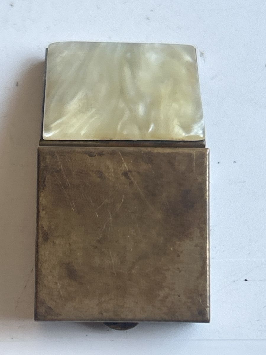 Tutte le decorazioni: Kleine Dose Messing Perlmutt Deckel alt (S28) – Usato da Neuenhof venduto da SchnaeppliAllerlei 2