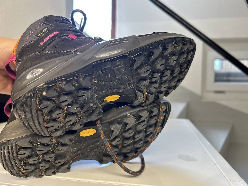 Scarpe per ragazzi: Wanderschuhe Gr35 Lowa – Usato da Laufen venduto da Lafentino 1