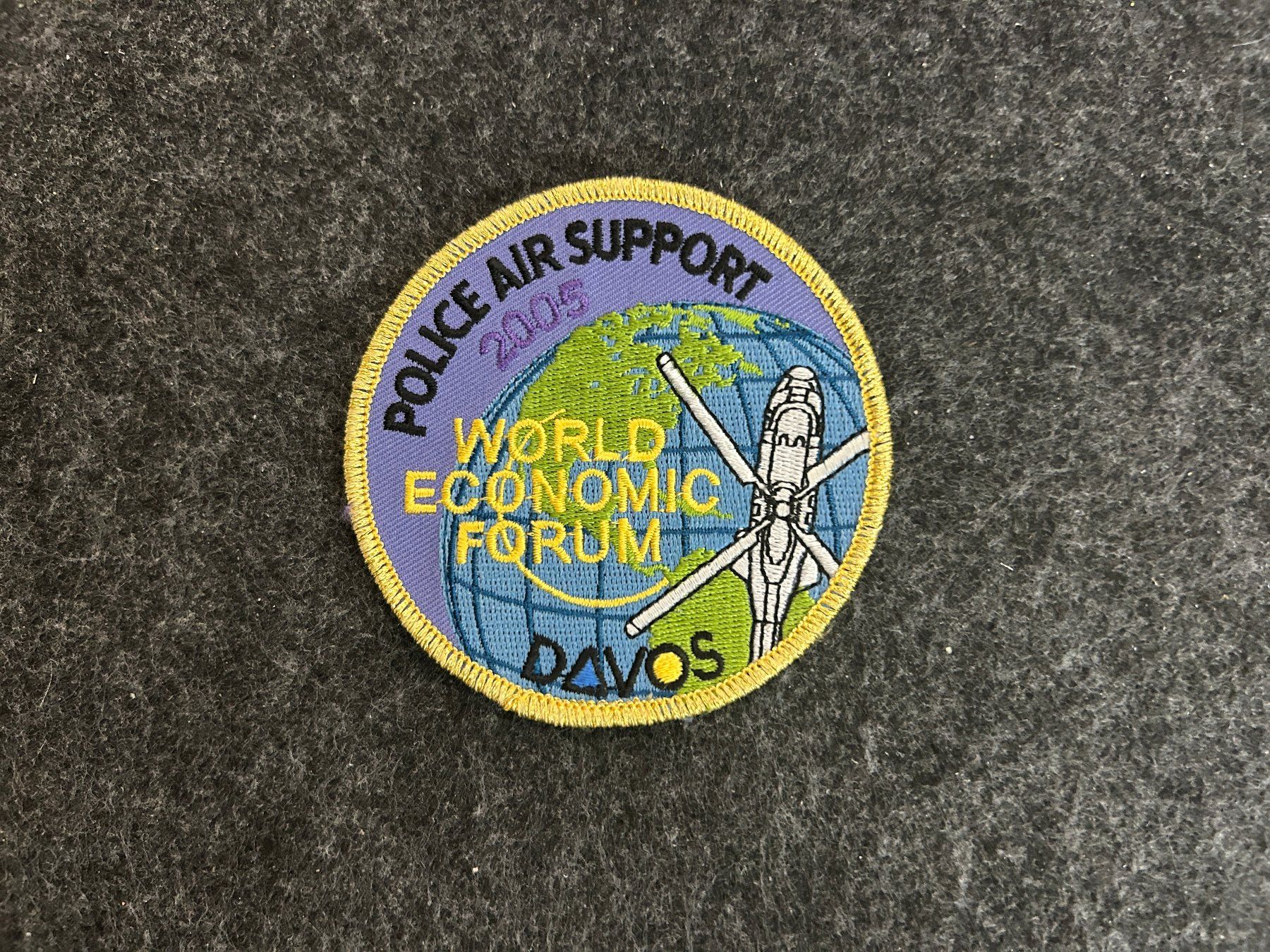 Plaketten & Abzeichen: Patch, WEF, Police Air Support 2005, Goldrand – Gebraucht aus Berikon von DGC-1995
