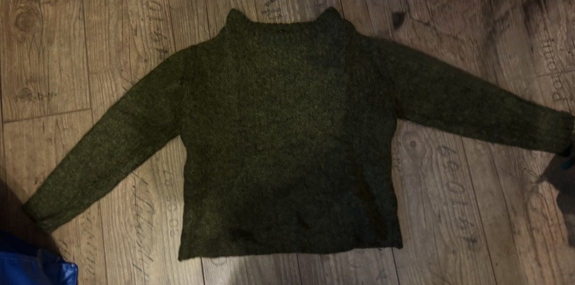 Pullover & Sweatshirts: Damen Pullover gestrickt olivgrün – Neu (gemäss Beschreibung) aus Marbach SG von Rob_sta