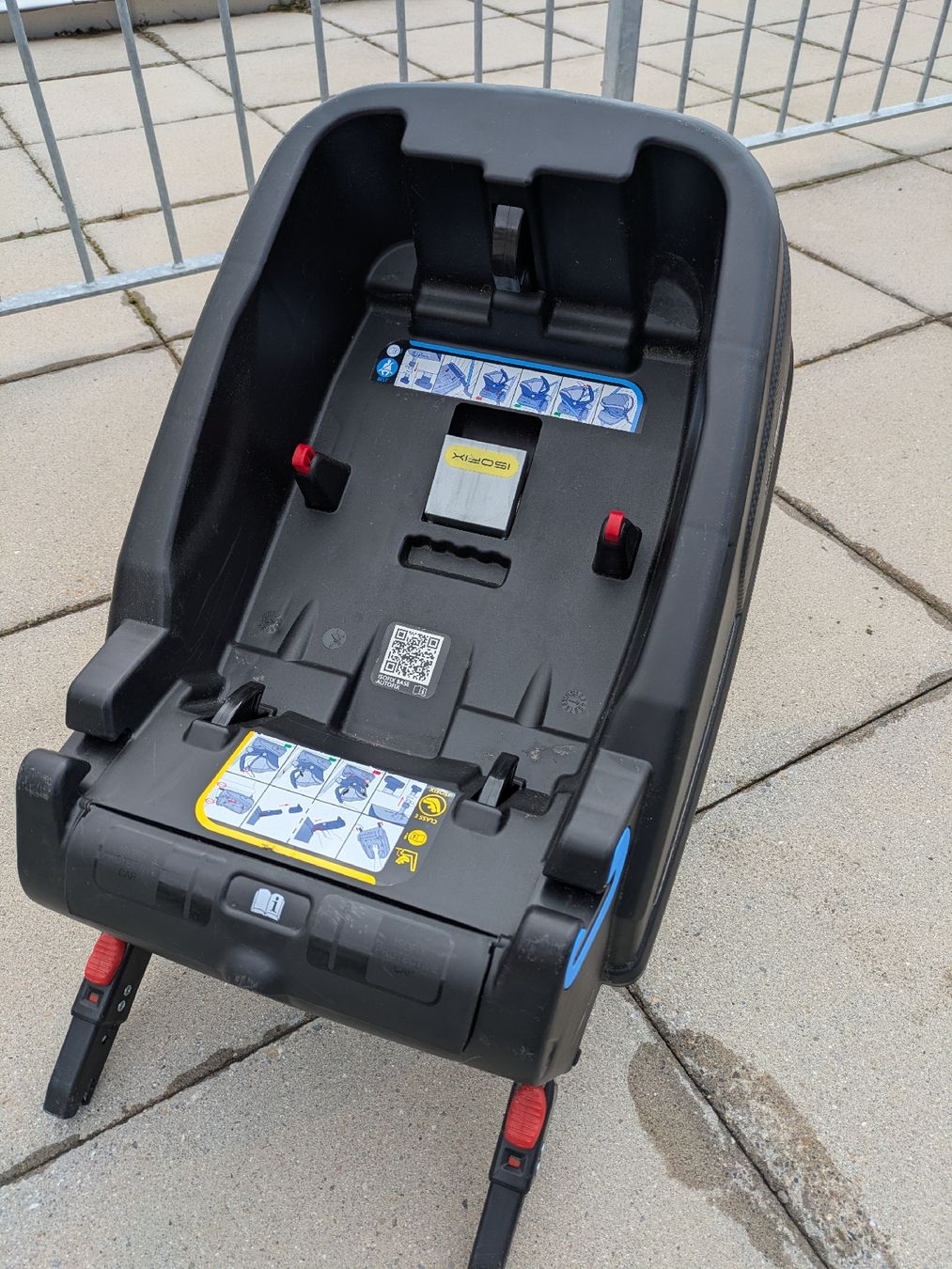 Chicco Seggiolini per auto: Chicco Babyschale mit extra Isofix Base – Usato da Rudolfstetten venduto da rudolfchris 2