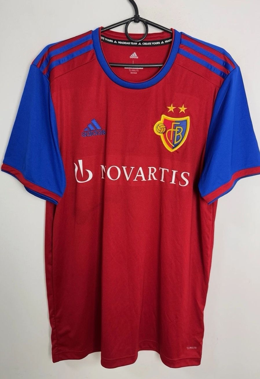 FC Basel Canottiere & Pantaloni: FC Basel Jersey Adidas Saison 19/20 – Usato da Basel venduto da rubah 1