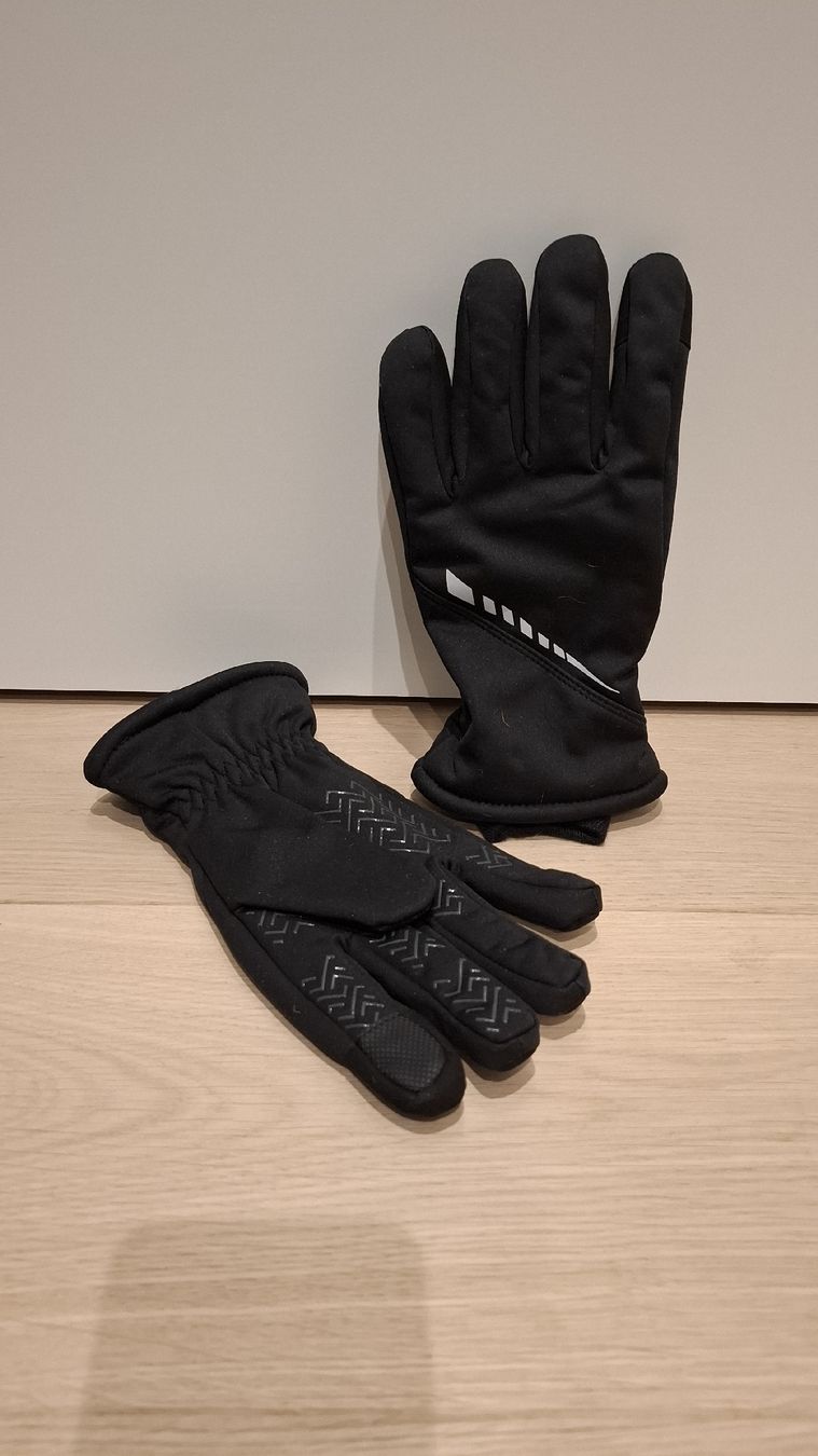 Handschuhe & Handstulpen: Winter Gloves - Black, Padded, Windproof, size M – Gebraucht aus Zürich von pto_6wfs 1