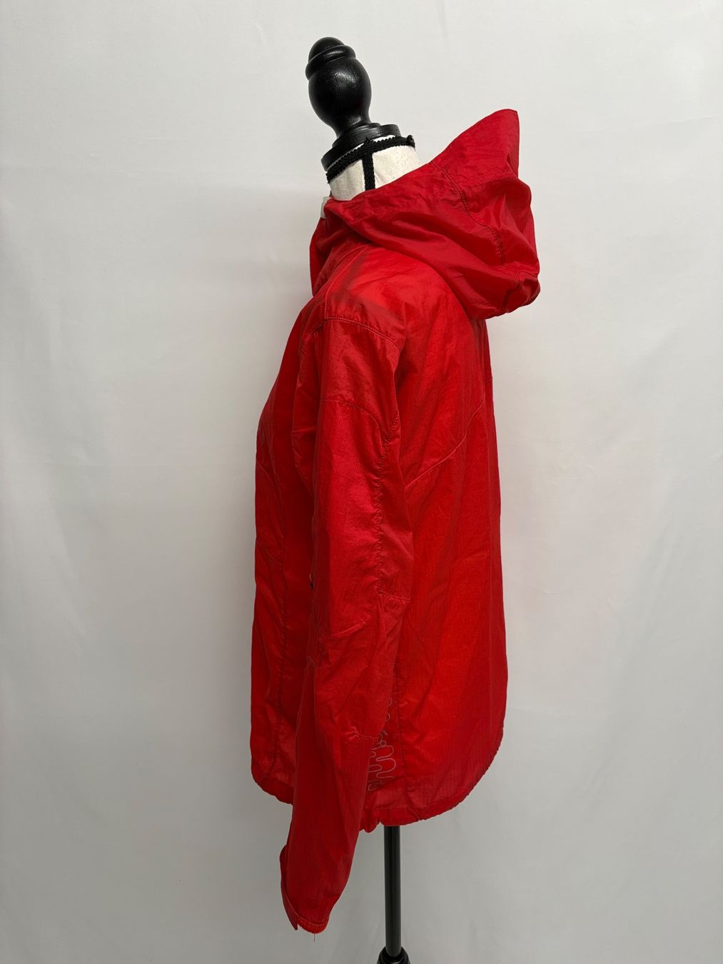 Peak Performance Jacken: Peak Performance Windbreaker, Rot Gr. M Jacke Kapuze – Neu (gemäss Beschreibung) aus Regensdorf von secondchancefashion 1