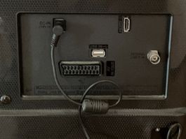 TV LG LCD 32 pouces, Scart/péritel. Fonctionne, écran bleuté