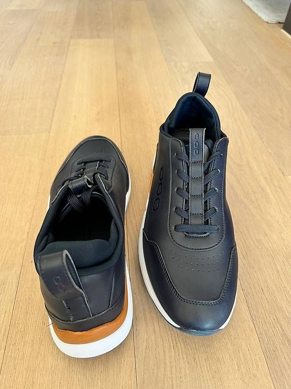 Scarpe da uomo: Neuwertig: GNL Sneaker dunkelblau, Gr 44 – Usato da Meilen venduto da JuliaFantasma 2