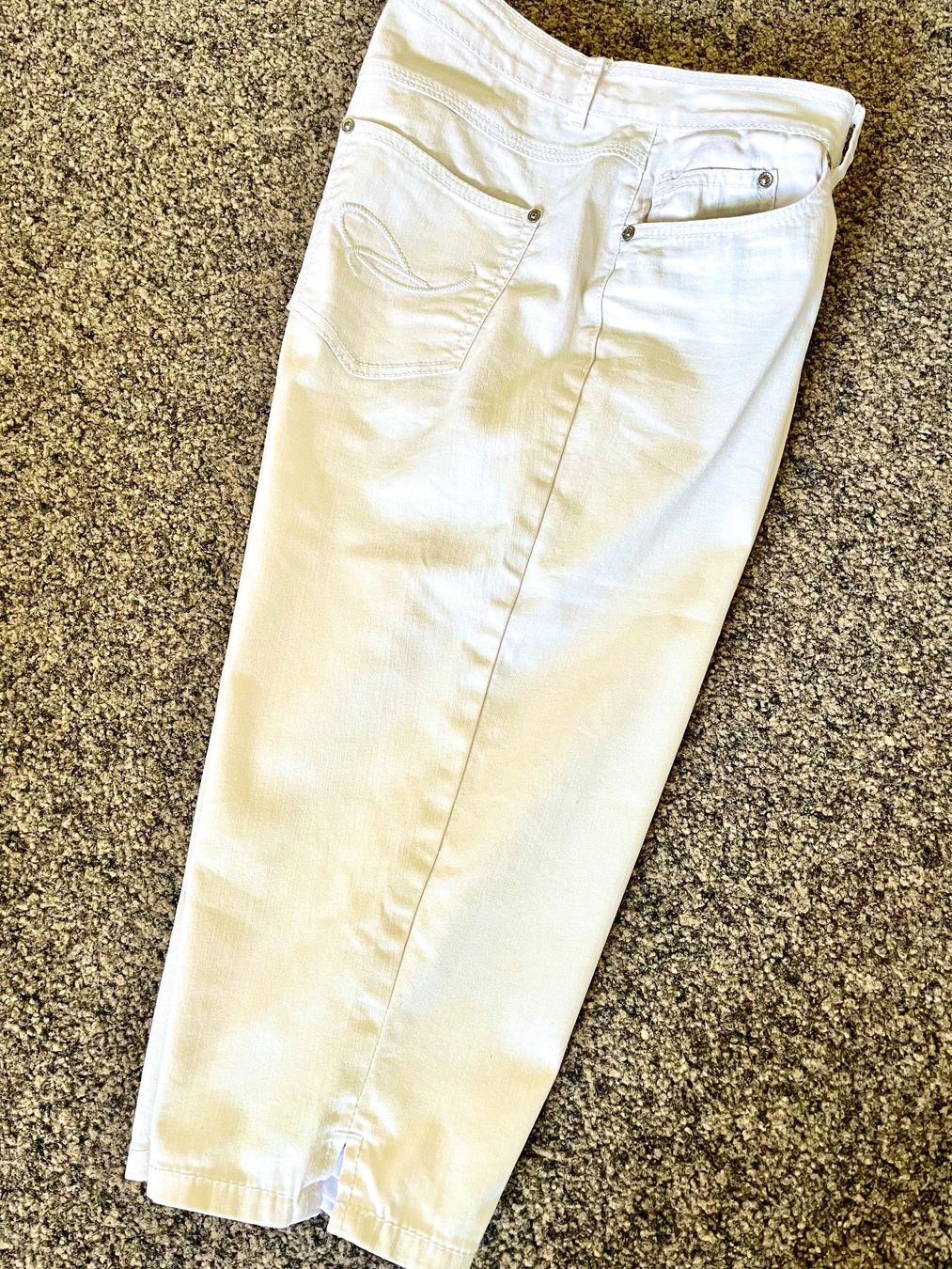 Pantaloni: Damen Capri Jeans weiss Grösse 40 – Usato da Adliswil venduto da eri.40 4