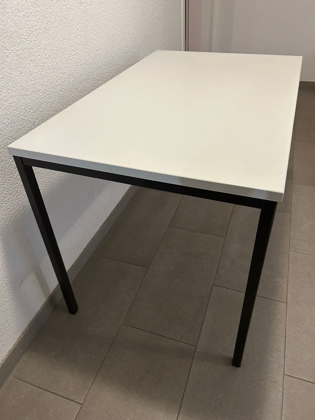 Tavoli: Table simple et moderne – Usato da Echallens venduto da VintageMann 1