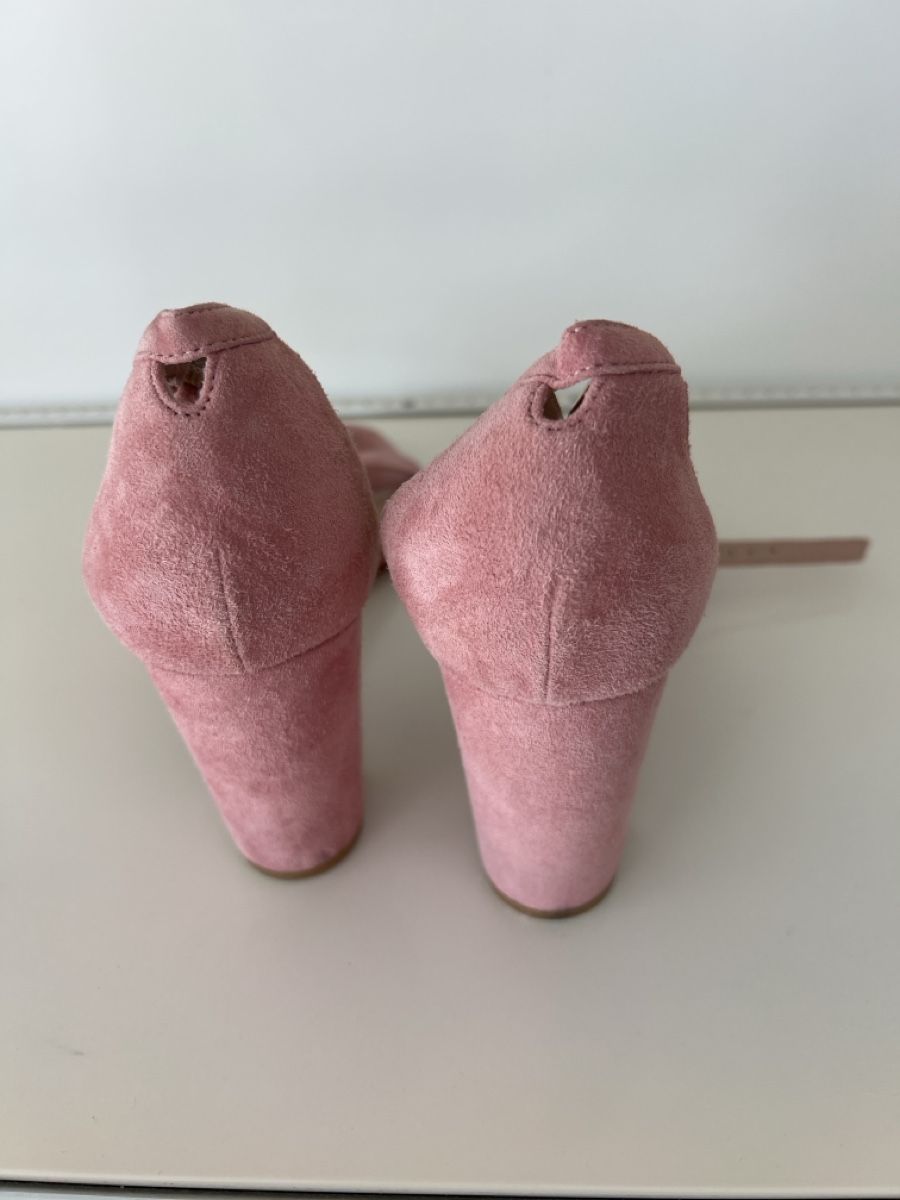 Scarpe da donna: Stuart Weitzman Pink Suede Block Heel Sandals, Size 40 – Usato da Oberägeri venduto da rus_7vhx 2