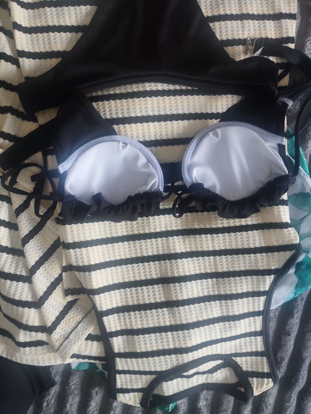 Kleiderpakete: Paket Gr. S - Bikini, Strings, Kleid - Neu – Neu (gemäss Beschreibung) aus Rüti ZH von syzu 8