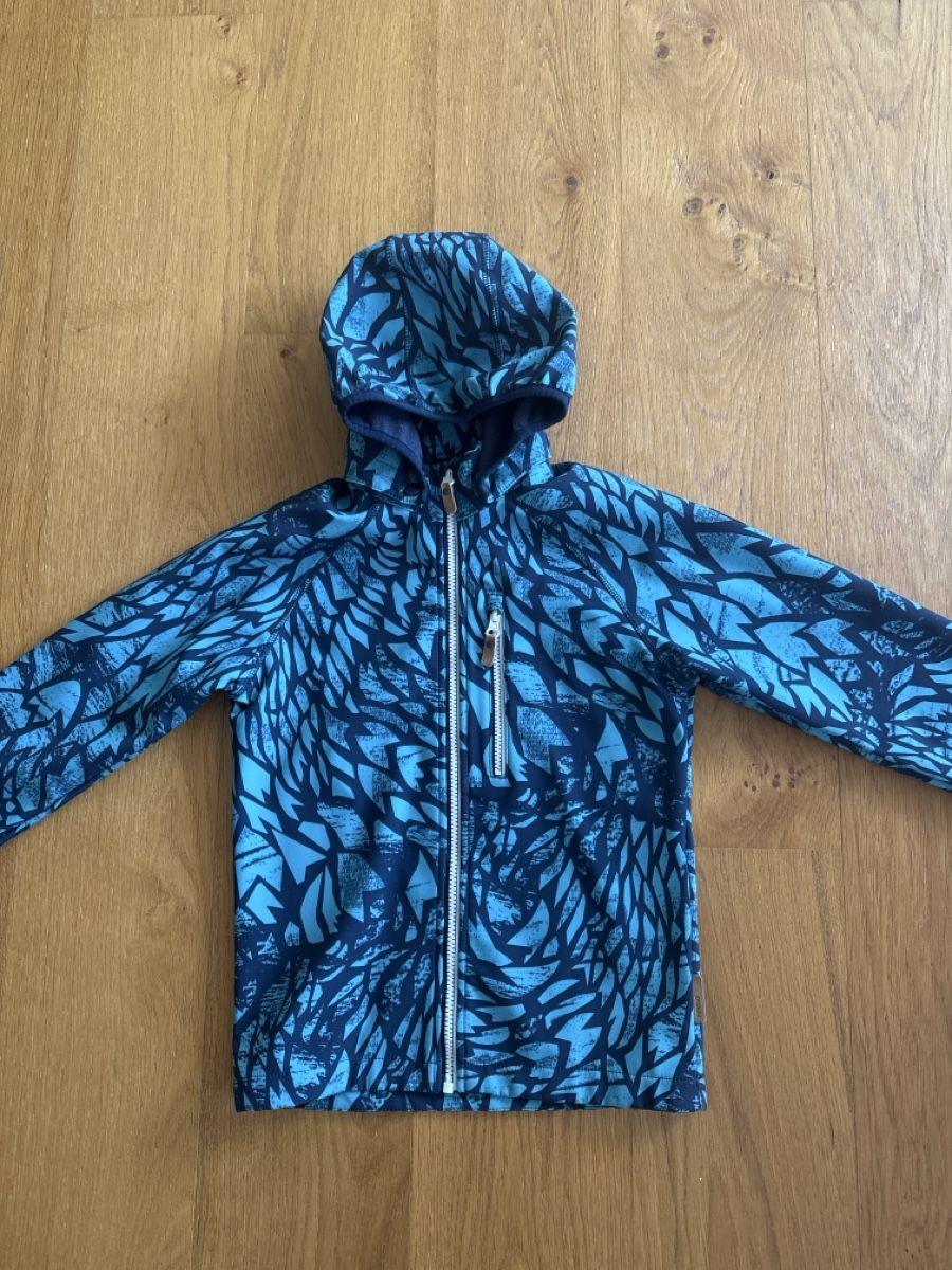 Reima Giacche & Cappotti: Reima Softshelljacke mit Kapuze blau gemustert, Gr. 134 – Usato da Ebikon venduto da thalimann