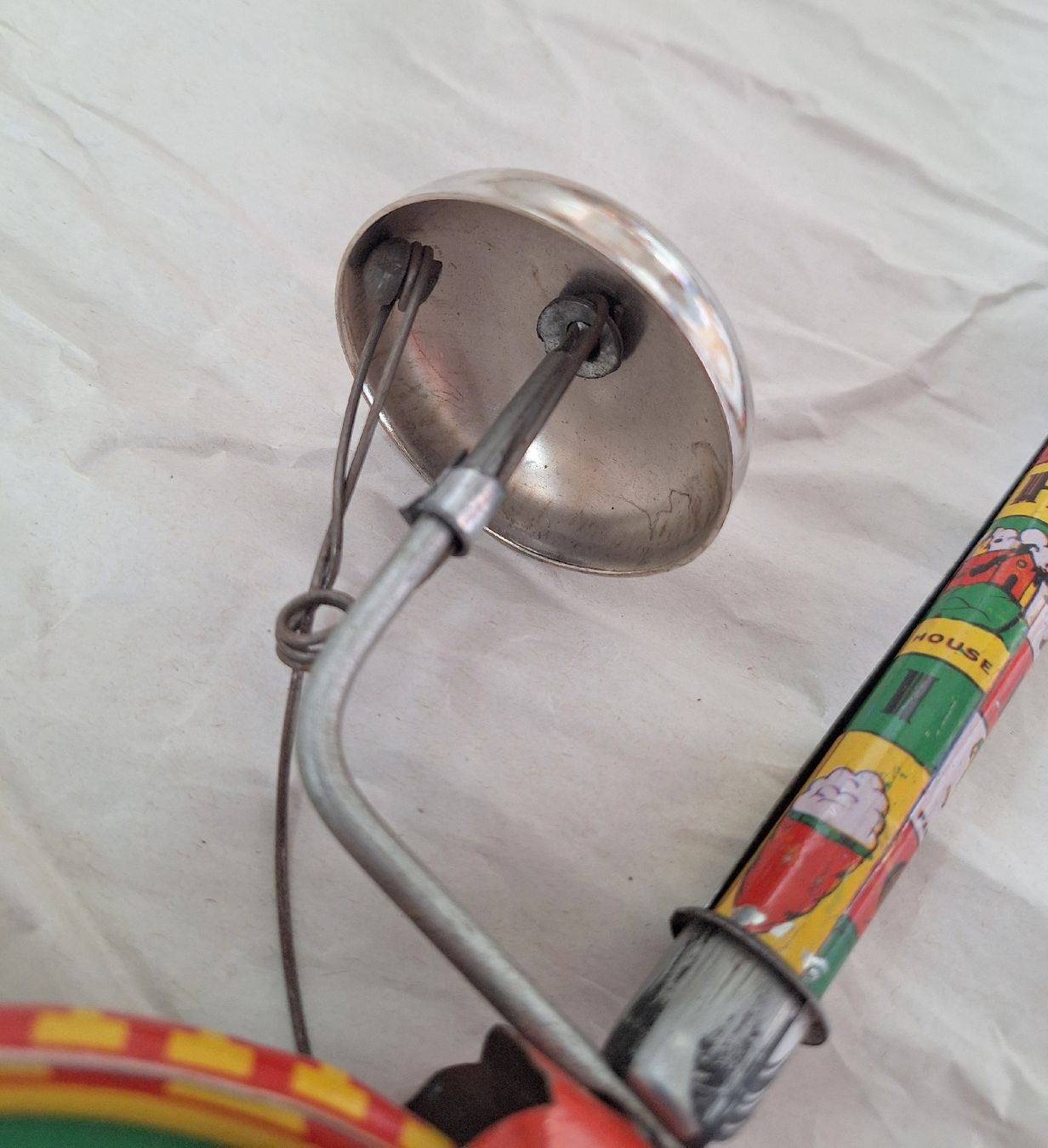 Giocattoli: Mid-Century tin push wheel with working bell – Usato da Volketswil venduto da LisaSch1 2