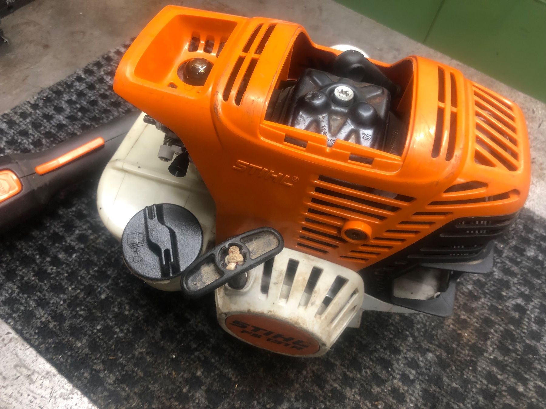 Stihl Alle Maschinen: Stihl FS 131 R – Defekt aus Rüschlikon von  3