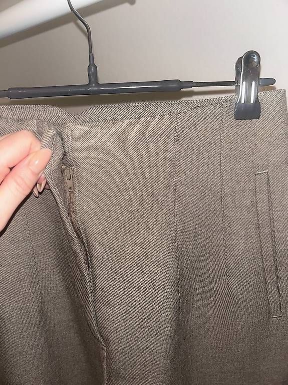 Pantaloni: Zara pantaloni cotone marre grigio M zip centrale – Usato da Bioggio venduto da Nadezhda 2