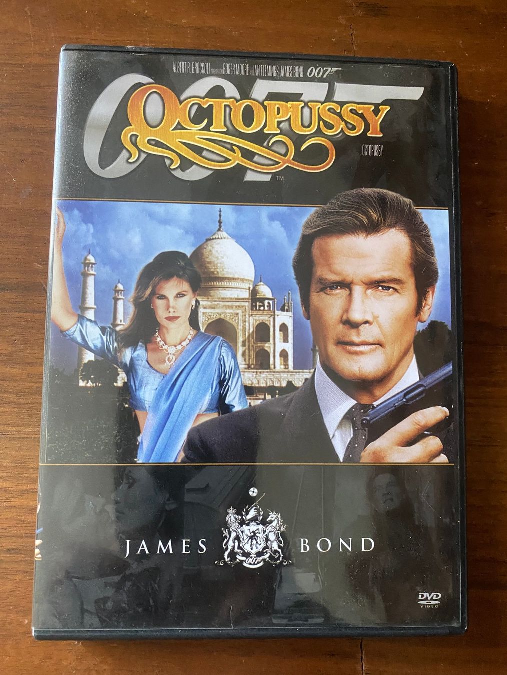 Tutti i DVDs: James Bond 8 DVD's 442 – Usato da Stäfa venduto da elcondor245 5