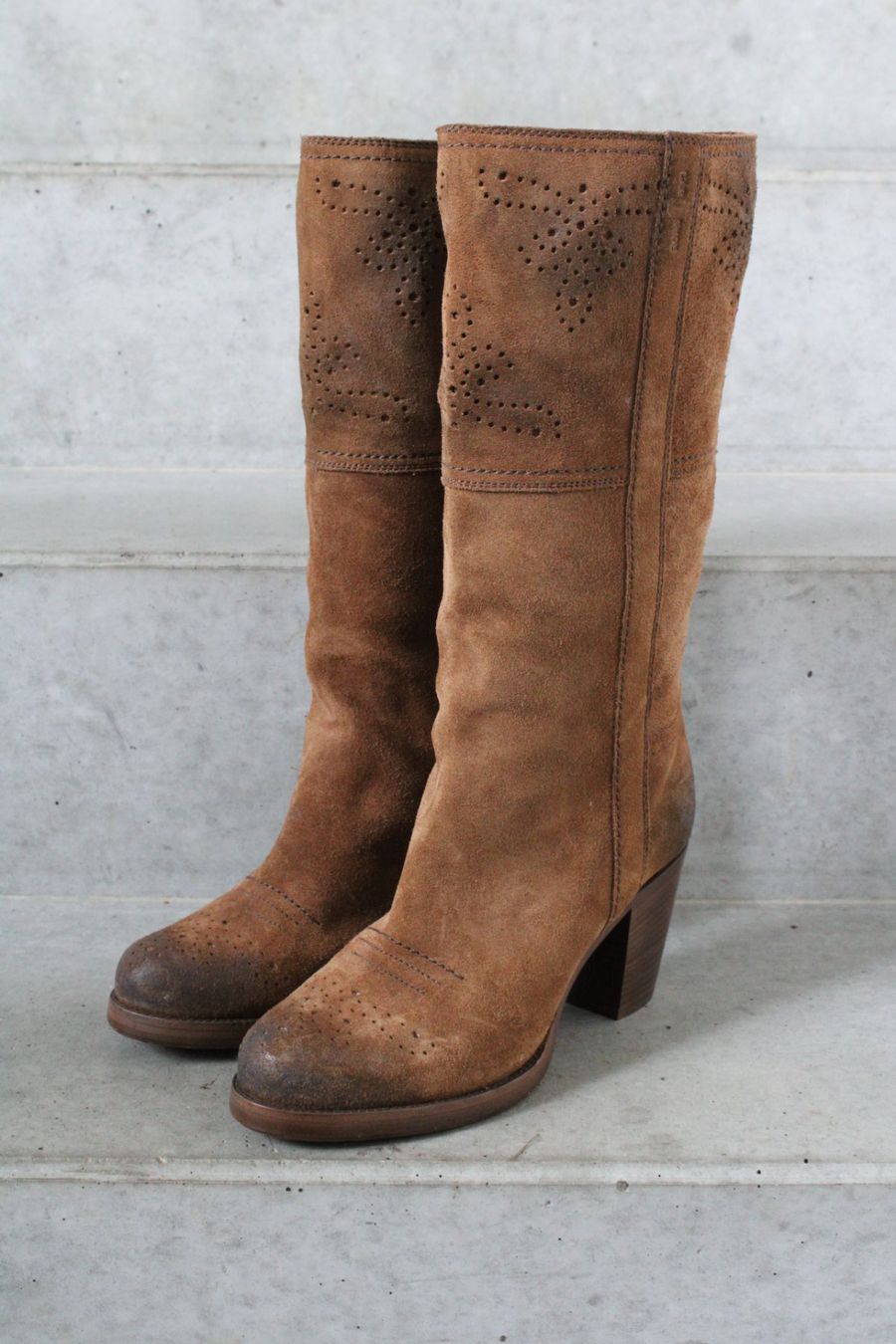 Prada Scarpe da donna: Car Shoe by Prada Suede Leather Boots – Usato da St. Gallen venduto da look-twice