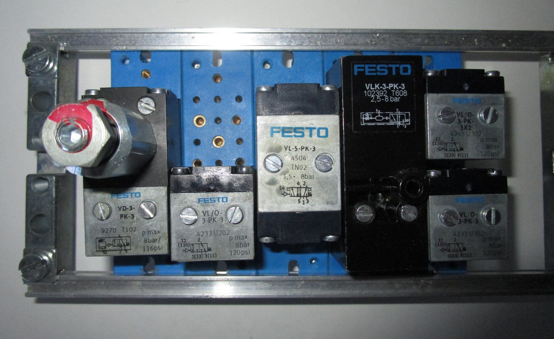 Festo Altro per industria metallurgica: Commande pneumatique Festo – Usato da Yverdon-les-Bains venduto da jft_n8k8 1
