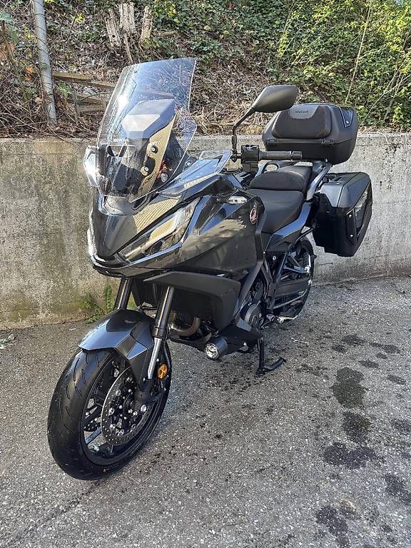 Touring: Honda Nt1100DC – D'occasion à Emmenbrücke par Admir_25