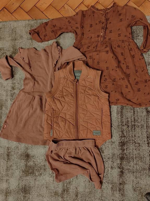 Lotti & Set di vestiti: Kleiderpaket 3-4 Jahre  – Usato da Balzers venduto da Carolita199