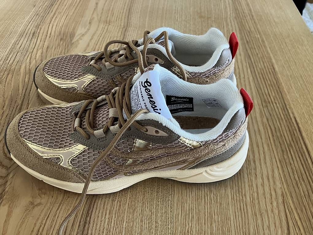 Scarpe da donna: Neue Genesis Sneakers Damen  39 – Usato da Zürich venduto da lataija 1