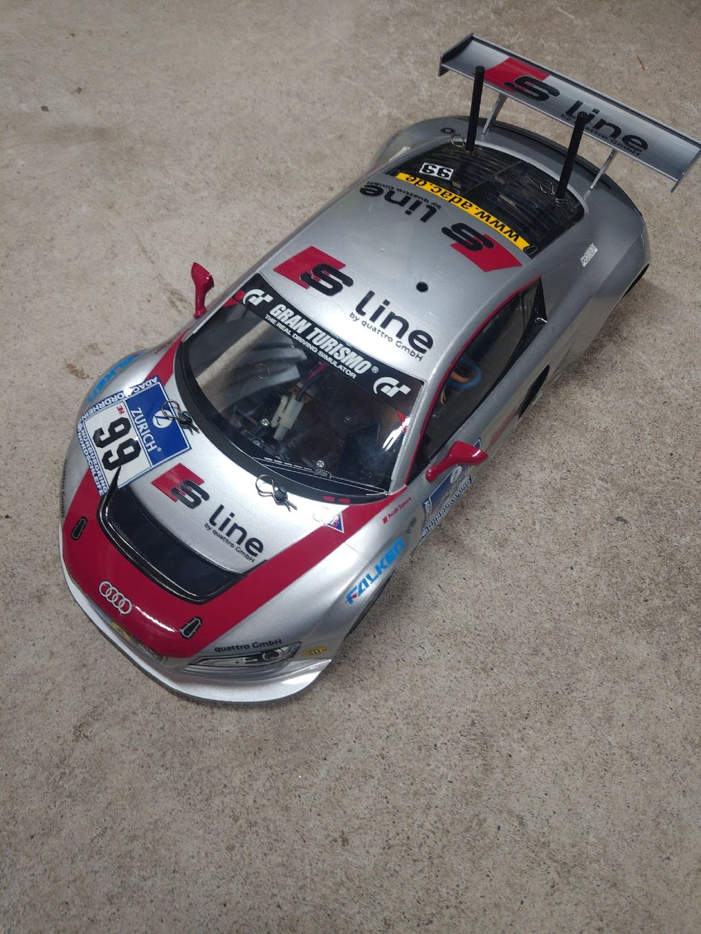 Tamiya Modellismo RC: Voiture télécommandée Audi R8  châssis Tamiya  – Usato da Anieres venduto da 88t7 1