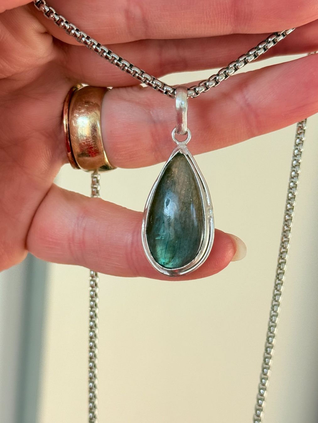 Catenine: Collier avec pendentif en labradorite naturelle – Nuovo e nell'imballaggio originale da Genève venduto da AGBERG 2