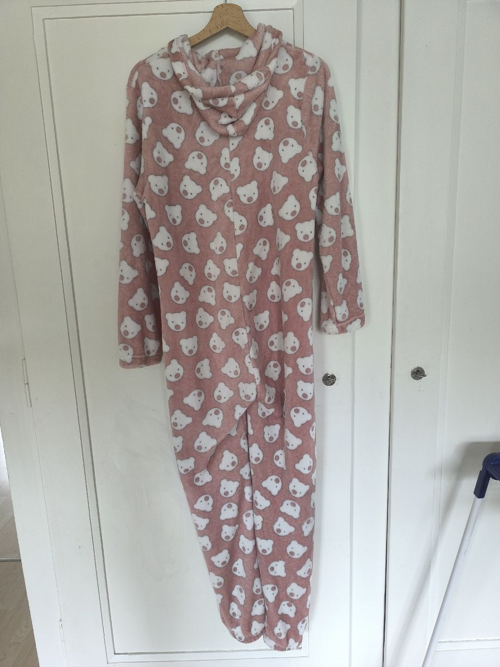 Jumpsuits: Flauschiger Damen Onesie Grösse M – Gebraucht aus Brügg BE von Meui_Zouberding 1