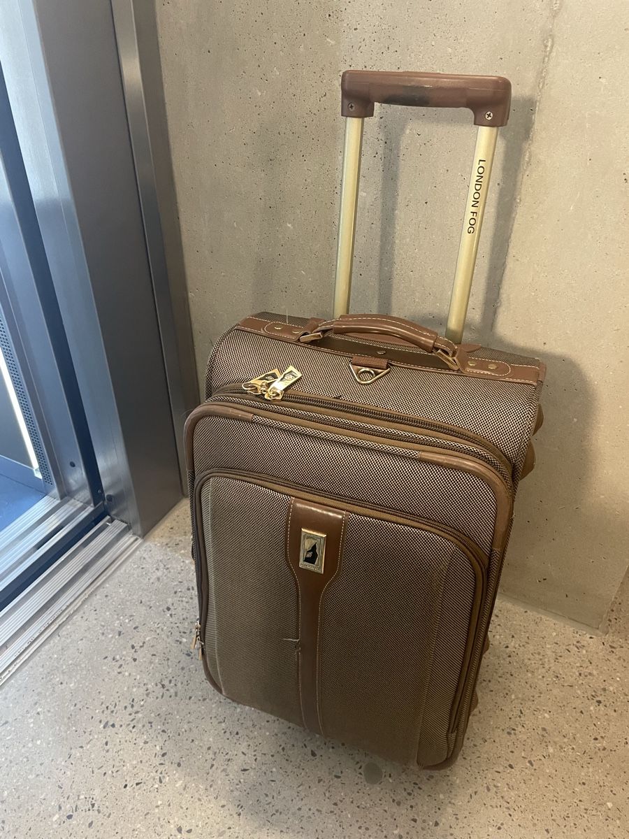 Valigie: Carry-on Luggage 2-Wheels – Usato da Gland venduto da sib_dv9r