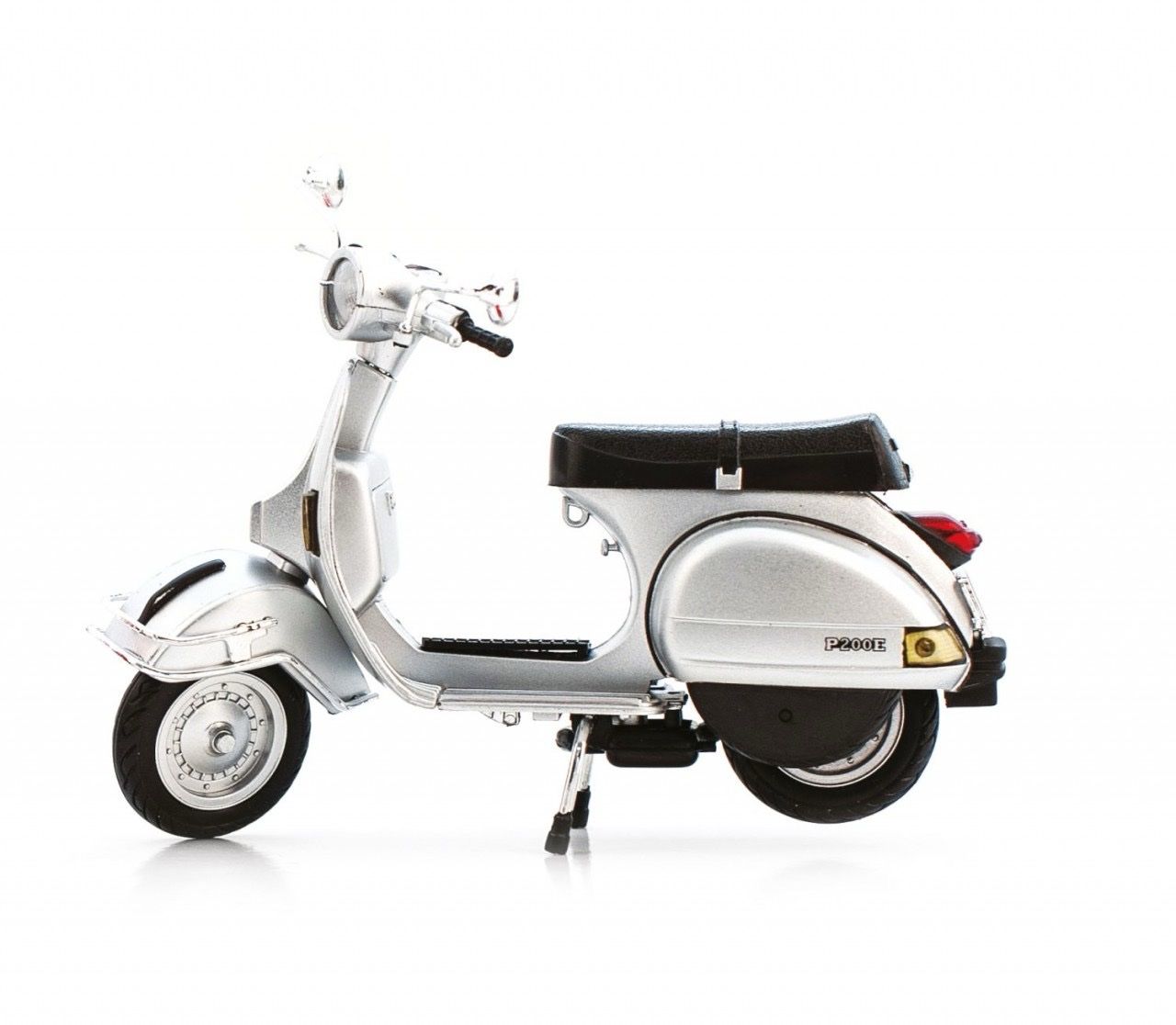 Vespa Kit di modellismo & Modellini statici: Piaggio Vespa P200E New Ray 1/12 – Nuovo e nell'imballaggio originale da Thusis venduto da chur_city 1