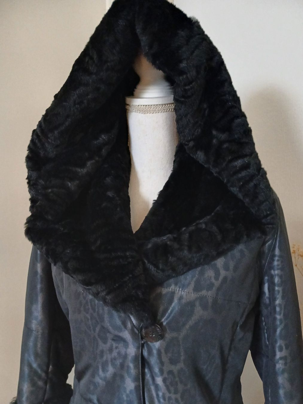 Giacche: Winter Jacke mit Echtpelz Kragen – Nuovo (secondo la descrizione) da Luzern venduto da Tavolna 2