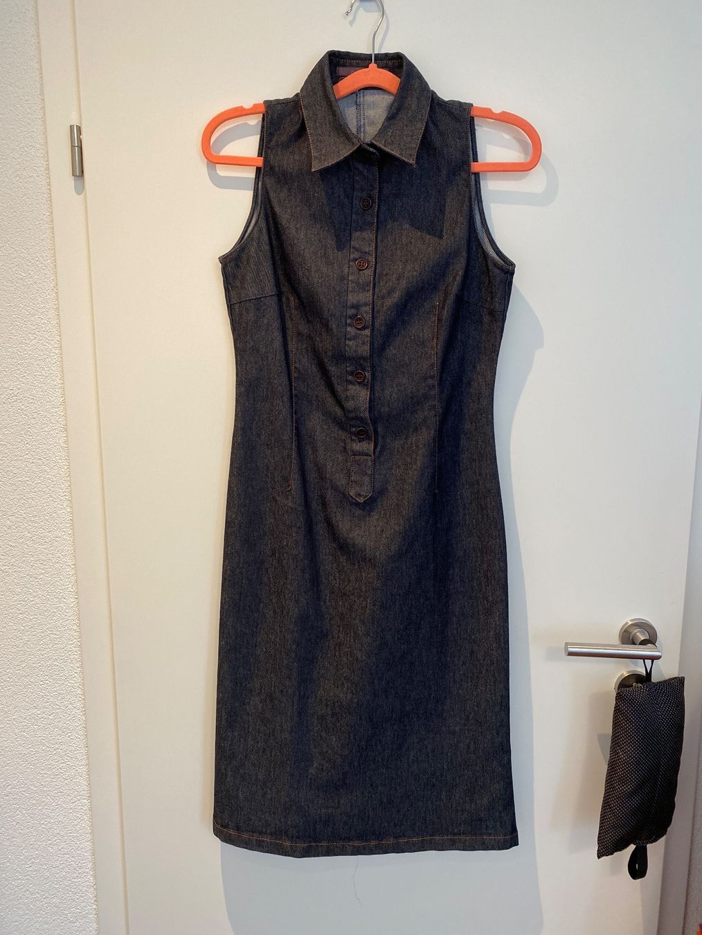 Zara Vestiti: Ärmelloses Jeanskleid Gr. 36, Dunkelblau – Usato da Wettswil venduto da Elsol