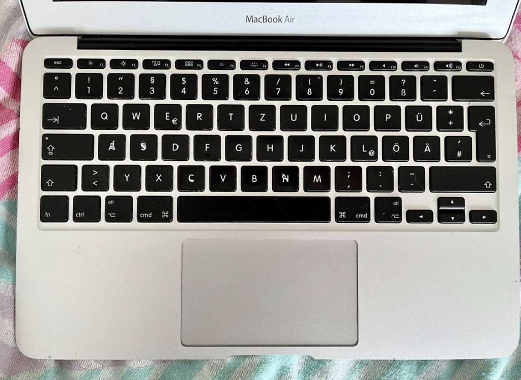 Notebook: Mac Book Air 11' (update 2017 siehe Rechnung) – Usato da Bern venduto da sin_k9vr 1