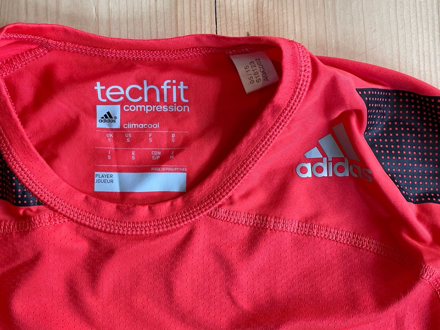 Adidas T-shirt: ADIDAS Techfit Compression Funktionsshirt Gr. S Langarm – Usato da Frasnacht venduto da GracyStore 1