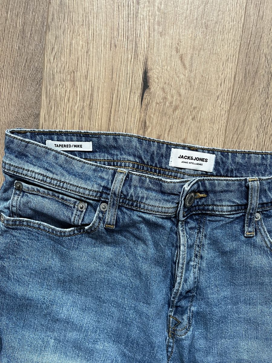 Jack & Jones Jeans: Jack & Jones Mike Tapered Jeans – Usato da Dallenwil venduto da MuchsFichi 1