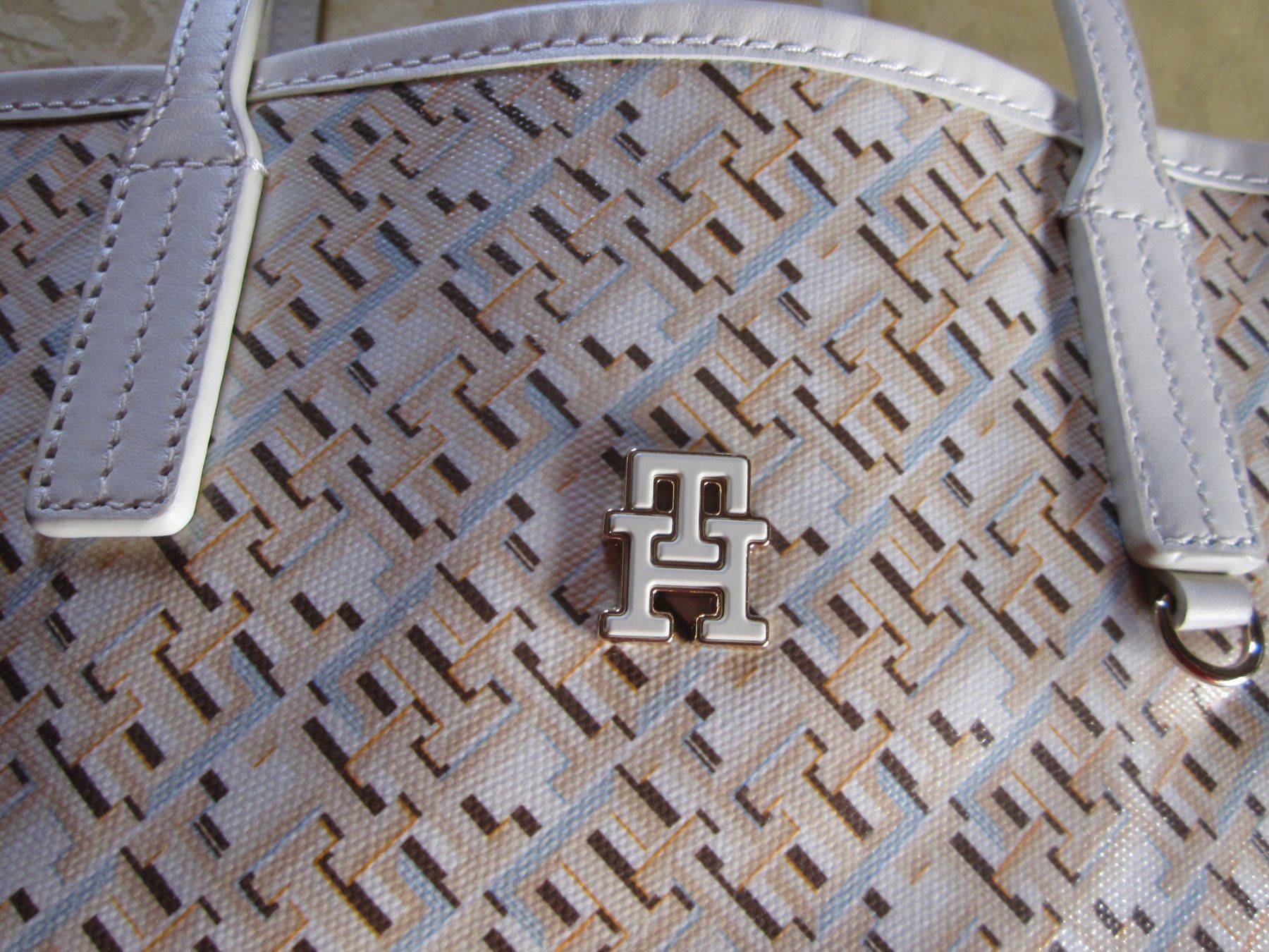 Tommy Hilfiger Taschen für Damen: Damen-Tasche von Tommy Hilfiger – Gebraucht aus Binningen von fel_8mgn 1
