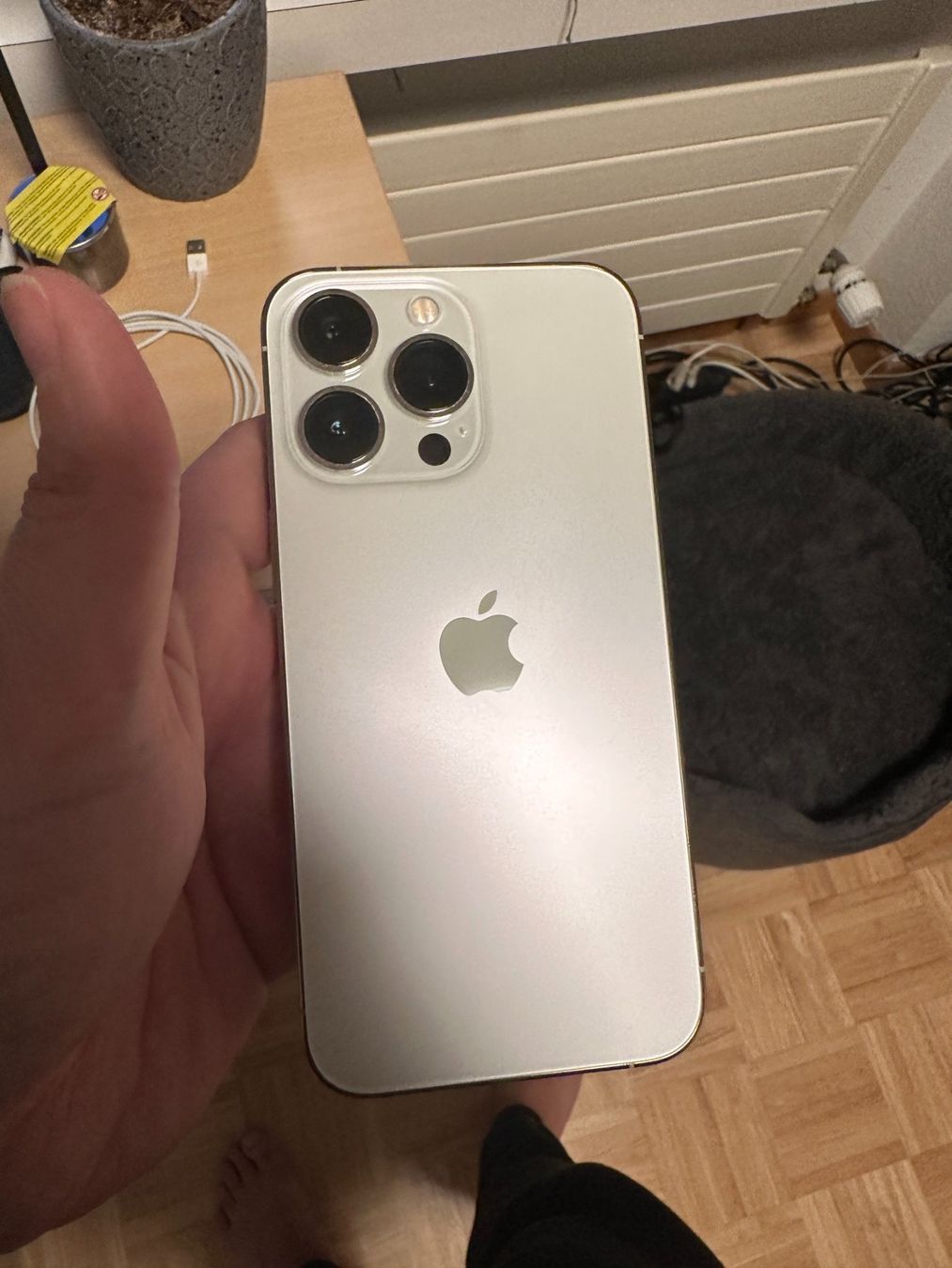 Apple Handys / Smartphones: Apple iPhone 13 Pro, 128 GB, weiss – Gebraucht aus Neuenhof von  6