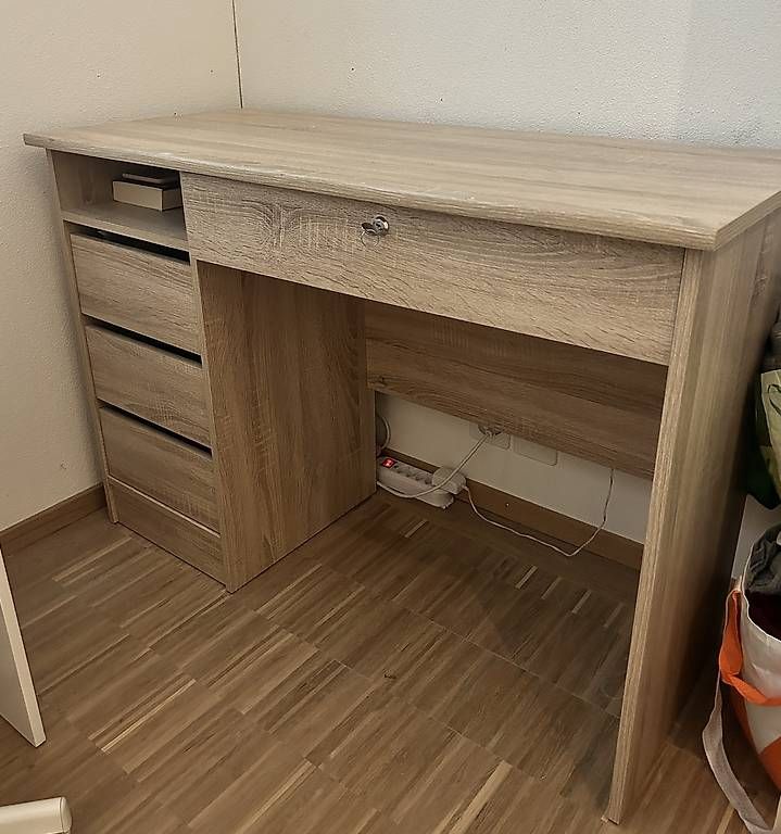 Schreibtische: Schreibtisch Eiche 110cm x 49cm – Gebraucht aus Winterthur von Saese83