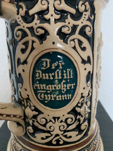 Bicchieri: Antiker Deutscher Bierkrug - model. Bild einer Bierstube – Usato da Gundetswil venduto da Egro100 8